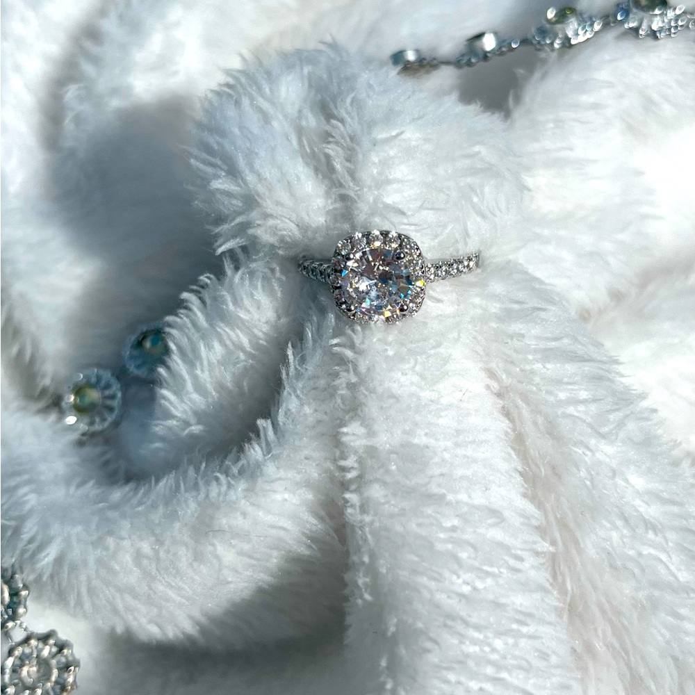 Diamond engagement ring - Picture 5 of 5